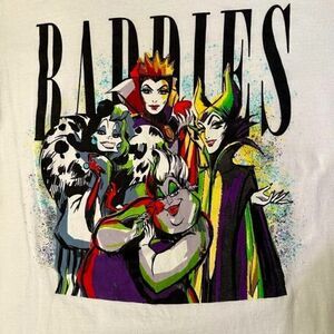 👻✨🧚🏽‍♂️ Disney “Baddies” cotton T-shirt size medium